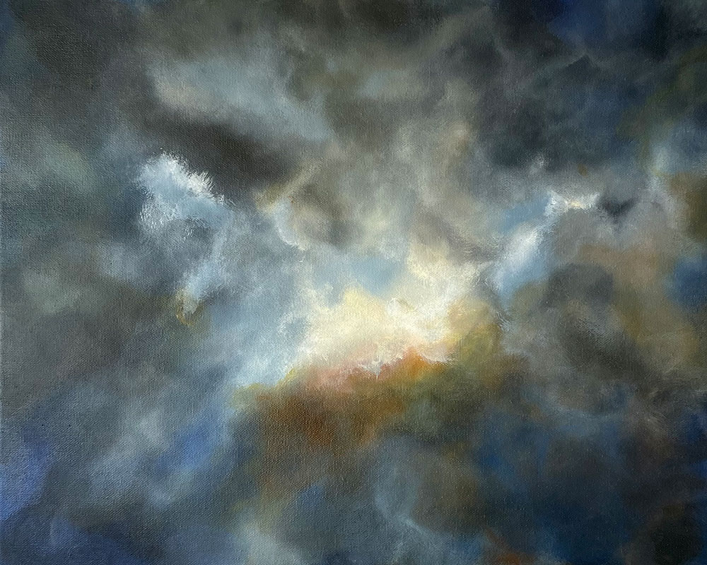 bstraktes Wolkenbild ‚Moon behind Clouds‘ mit einem hellen Lichtzentrum hinter dunklen, atmosphärischen Wolkenmassen