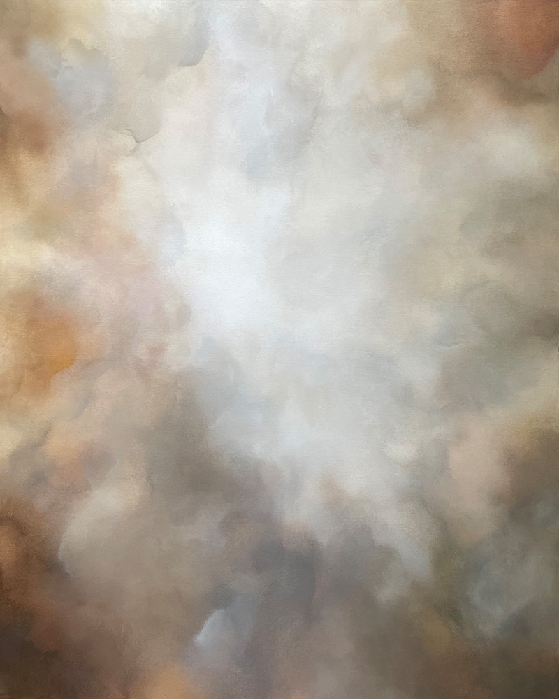 Abstraktes Wolkenbild ‚Rising Light‘ im Hochformat von Christin von Wels mit einem hellen Lichtzentrum und Wolken in Beige, Grau und Weiss.